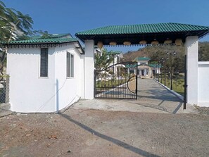 Unclassified image, 5 of 28, button - Solana Hills Retreat by Signum (Mhow)