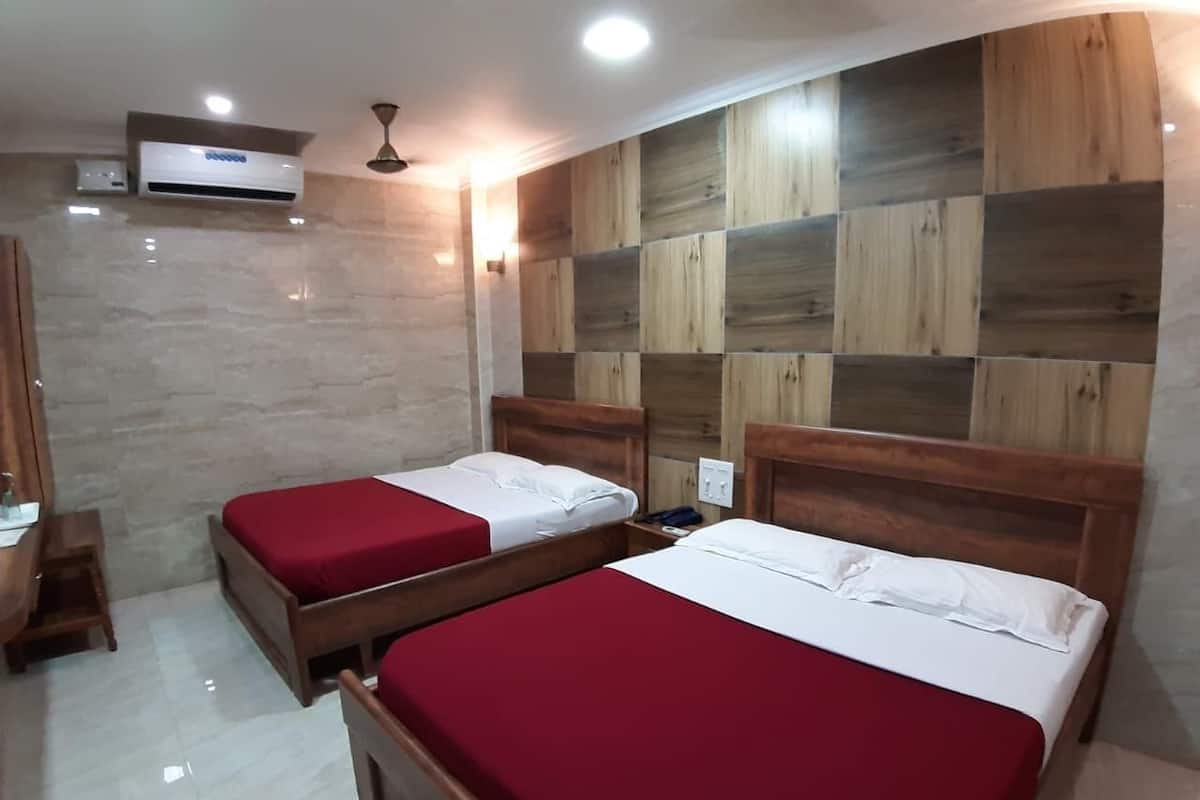 Neljän hengen deluxe-huone | Työpöytä, ilmainen Wi-Fi