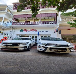 Ảnh chưa phân loại, 3 trong số 9 ảnh, nút