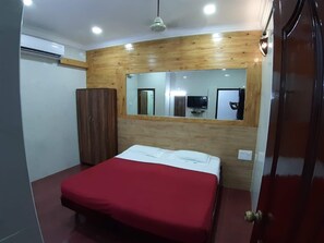 Deluxe Room | Desk, free WiFi - Ajantha Guest House (Puducherry)