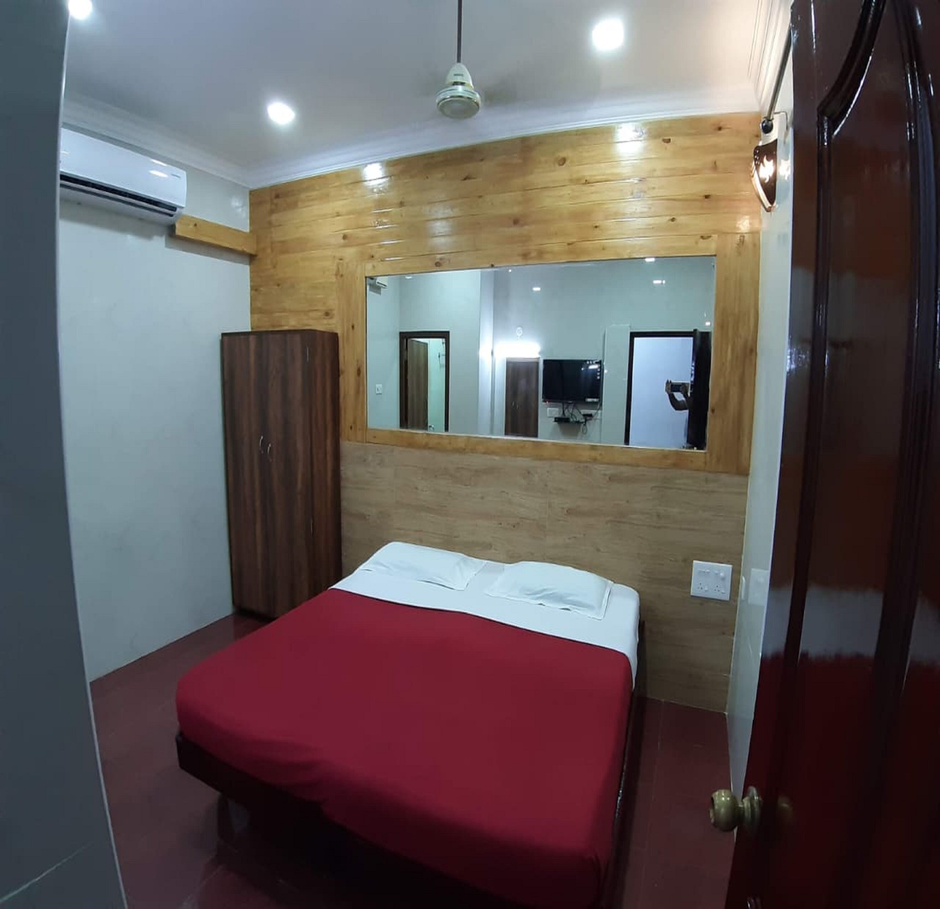 Premium bedding, desk, free WiFi, bed sheets
