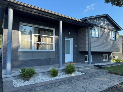 Warm and friendly Canadian home 20 minutes from Montreal