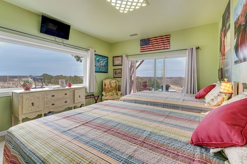 3 Mi to Dtwn: Wichita Falls Gem w/ Private Sauna!