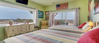 3 Mi to Dtwn: Wichita Falls Gem w/ Private Sauna!