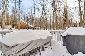 Property grounds - All-Season Fun! Tobyhanna Getaway w/ Lake Access (Tobyhanna)