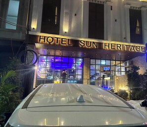 Free self-parking - Hotel Sun Heritage (Jaipur)