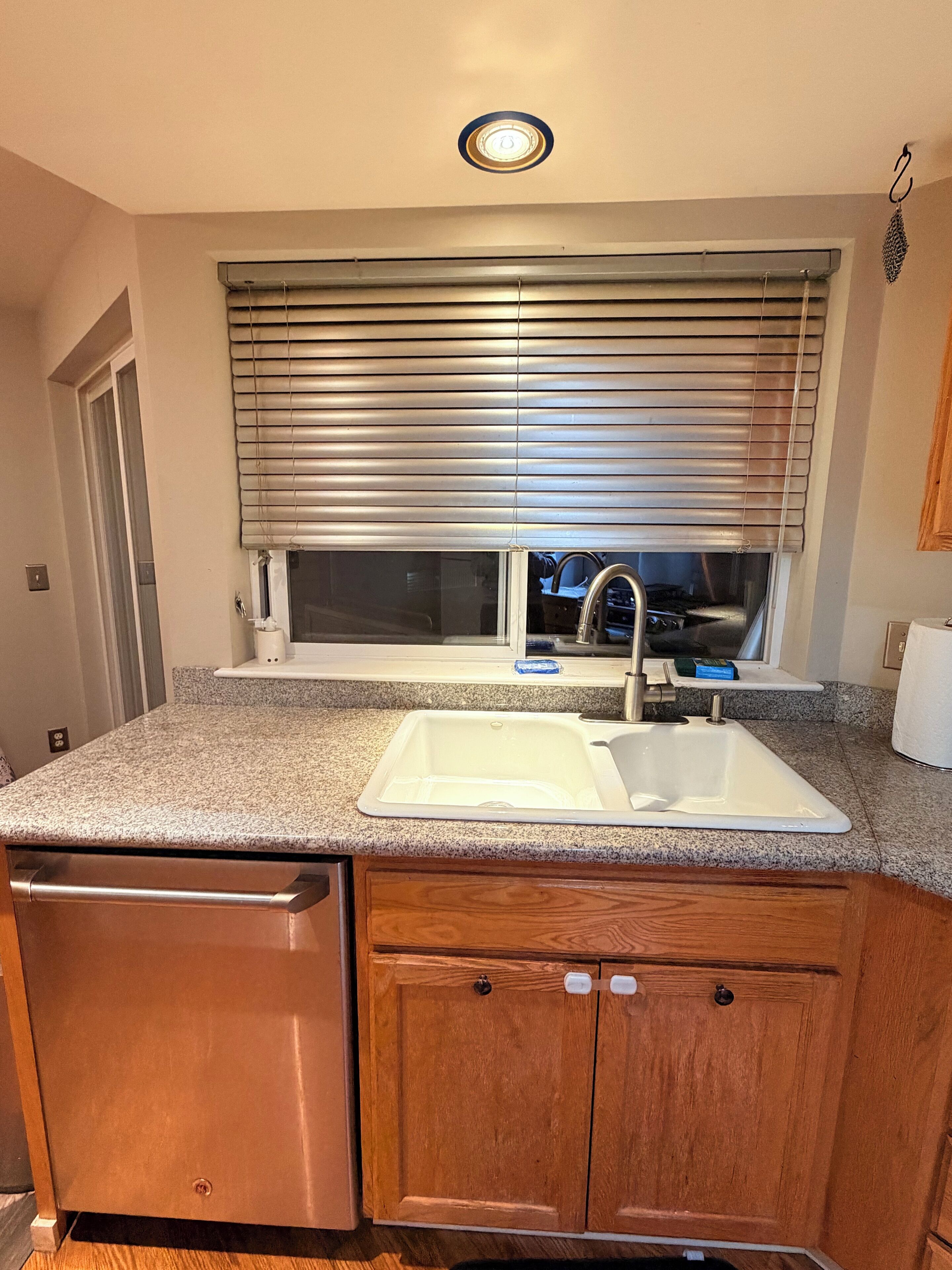 Towels, soap, shampoo, toilet paper