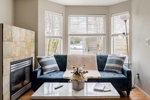 Perfect 3-bedroom 3.5-bathrooms townhome in Greenwood with parking and rooftop