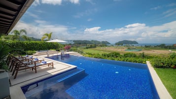 Villa (5 Bedrooms) | Interior