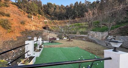 Pahadi Pind Homestay 2BR Mukteshwar - Mountain View