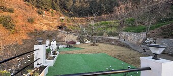 Pahadi Pind Homestay 2BR Mukteshwar - Mountain View