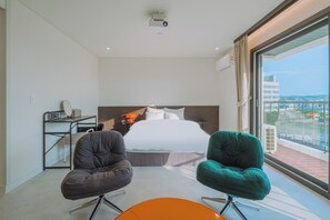 Deluxe Double Room, Balcony, City View | Desk, free WiFi - Geumneung inn (Jeju City)