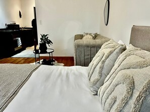 1 habitación, tabla de planchar con plancha, wifi y ropa de cama 