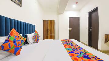 Egyptian cotton sheets, premium bedding, in-room safe, free WiFi
