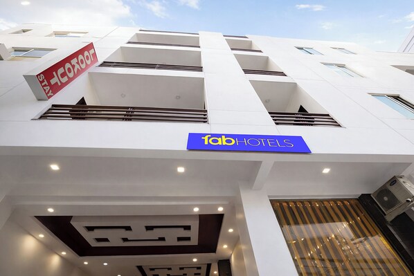 Exterior - Fabhotel Lookout Stay (New Delhi)