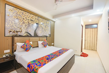 Deluxe Room | Egyptian cotton sheets, premium bedding, in-room safe, free WiFi. Fabhotel Lookout Stay