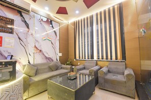 Lobby - Fabhotel Lookout Stay (New Delhi)