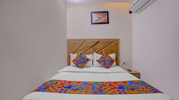 Deluxe Room | Egyptian cotton sheets, premium bedding, in-room safe, free WiFi