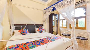 Egyptian cotton sheets, premium bedding, free WiFi, bed sheets