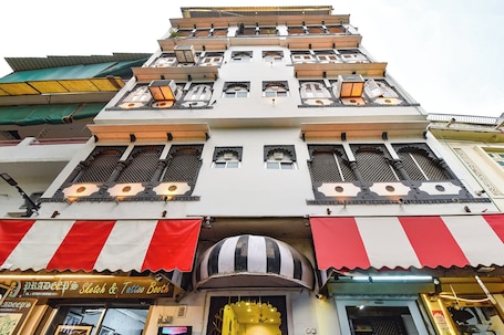A multi-story building with a shop on the ground floor, balconies, and decorative window grills.. Fabhotel Boutique Stays Lake Pichola