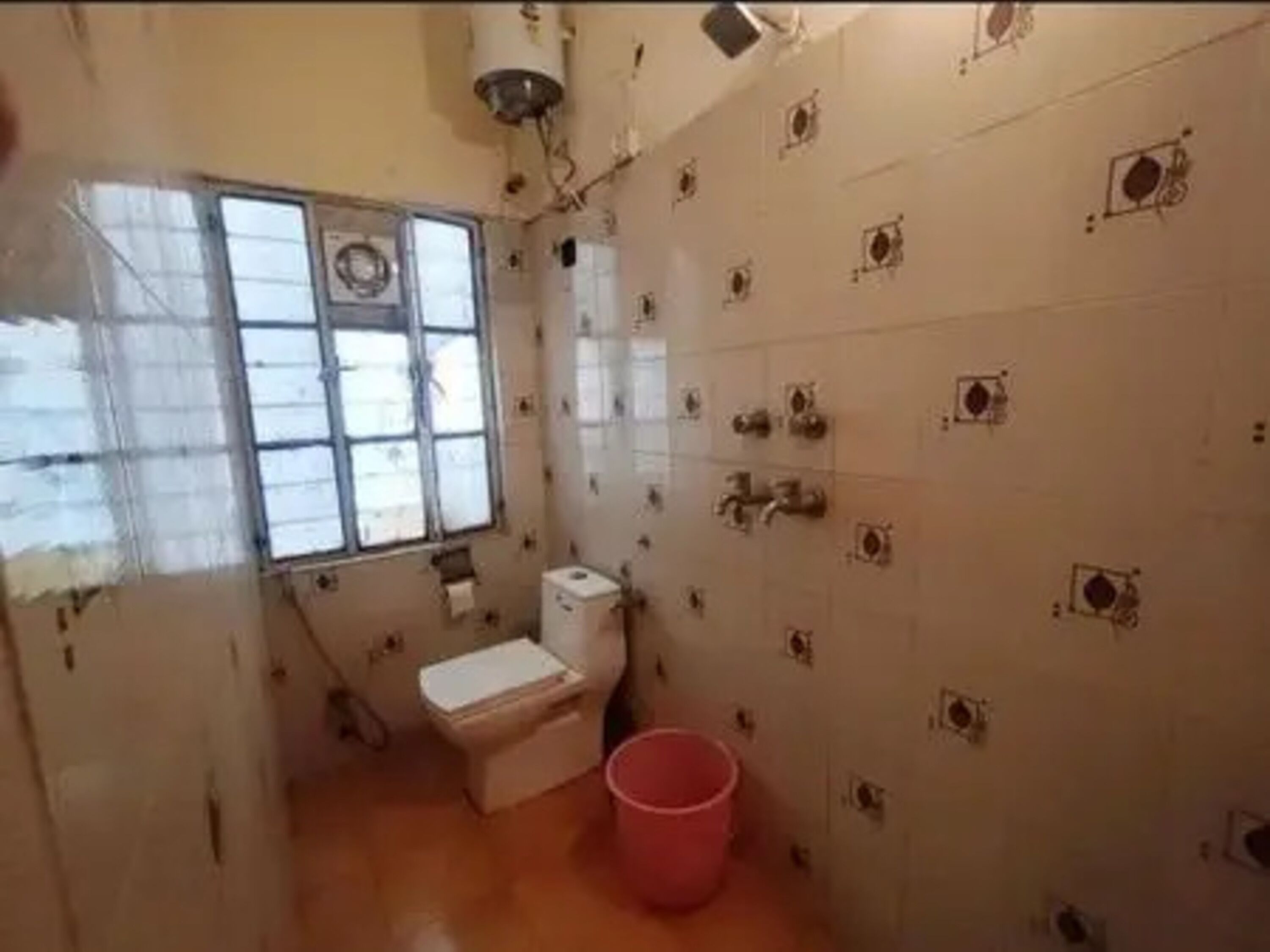 Deluxe Room | Bathroom | Shower, rainfall showerhead, free toiletries, towels