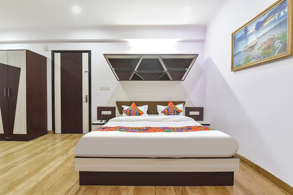 Egyptian cotton sheets, premium bedding, in-room safe, free WiFi