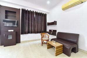 Egyptian cotton sheets, premium bedding, in-room safe, free WiFi - Fabhotel Bunglow 16 (Jaipur)