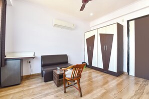 Egyptian cotton sheets, premium bedding, in-room safe, free WiFi