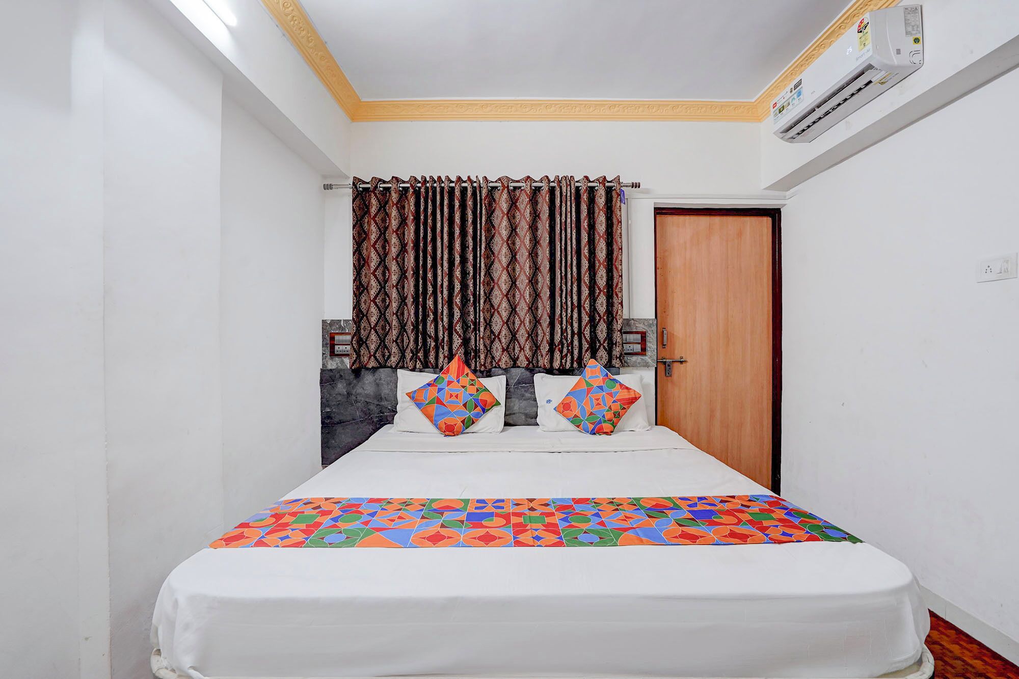 Egyptian cotton sheets, premium bedding, free WiFi, bed sheets