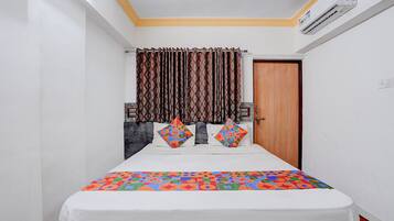 Egyptian cotton sheets, premium bedding, free WiFi, bed sheets