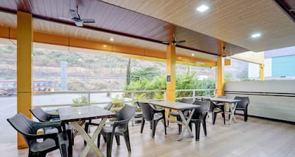 Fabhotel Raj