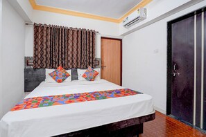 Deluxe Room | Egyptian cotton sheets, premium bedding, free WiFi, bed sheets - Fabhotel Raj (Bhor)