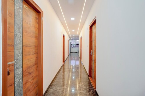 Fabhotel Guru Residency