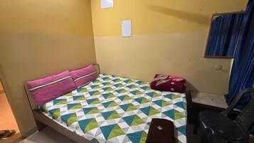 Egyptian cotton sheets, premium bedding, in-room safe, free WiFi