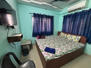 Egyptian cotton sheets, premium bedding, in-room safe, free WiFi - Via Ashiyana Inn (Kolkata)
