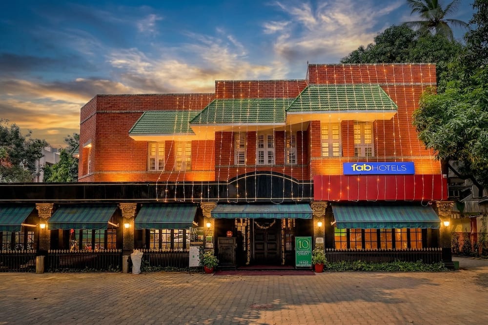 Fabhotel Kences Inn