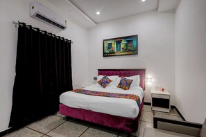 Egyptian cotton sheets, premium bedding, free WiFi, bed sheets