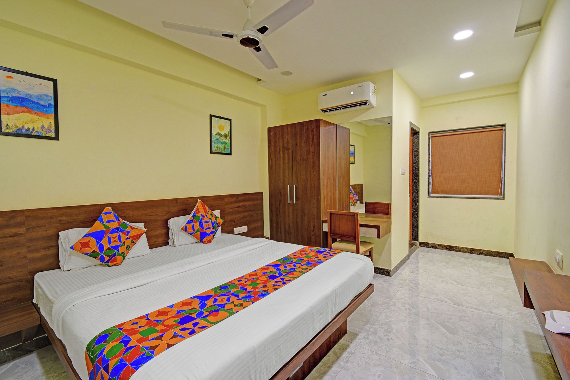 Egyptian cotton sheets, premium bedding, in-room safe, free WiFi