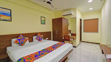 Egyptian cotton sheets, premium bedding, in-room safe, free WiFi