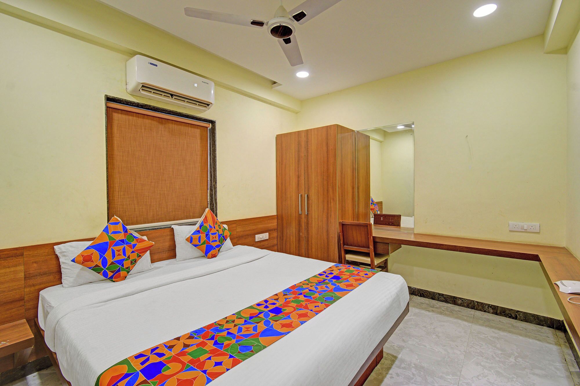 Egyptian cotton sheets, premium bedding, in-room safe, free WiFi