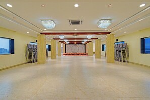Banquet hall - Fabhotel Srp (Hyderabad)