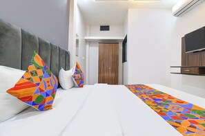 Egyptian cotton sheets, premium bedding, in-room safe, free WiFi - Fabhotel Div Palace (Indore)