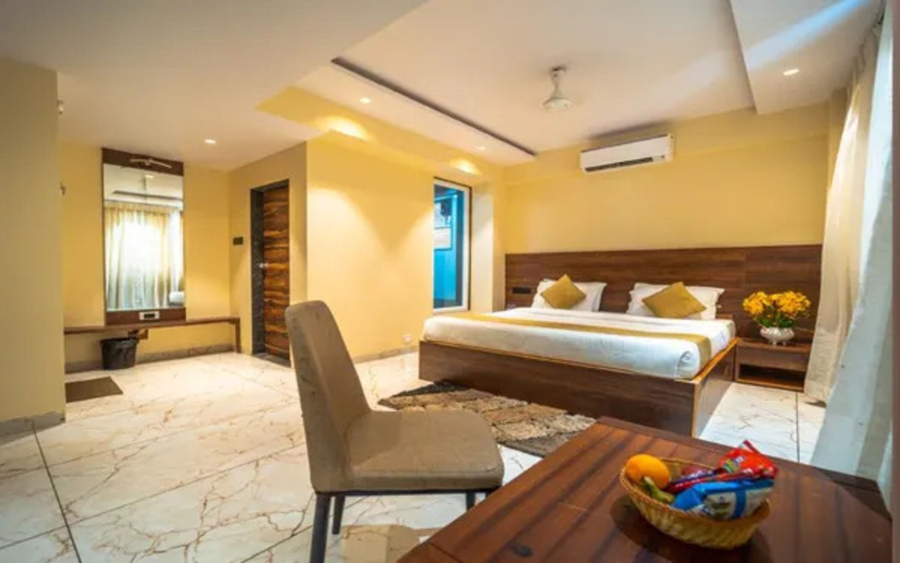 Egyptian cotton sheets, premium bedding, in-room safe, free WiFi