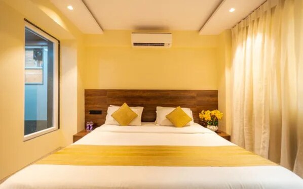 Egyptian cotton sheets, premium bedding, in-room safe, free WiFi - Fabhotel Red Button Resort (Mahabaleshwar)