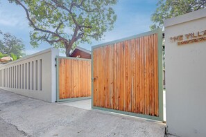 Entrada al alojamiento