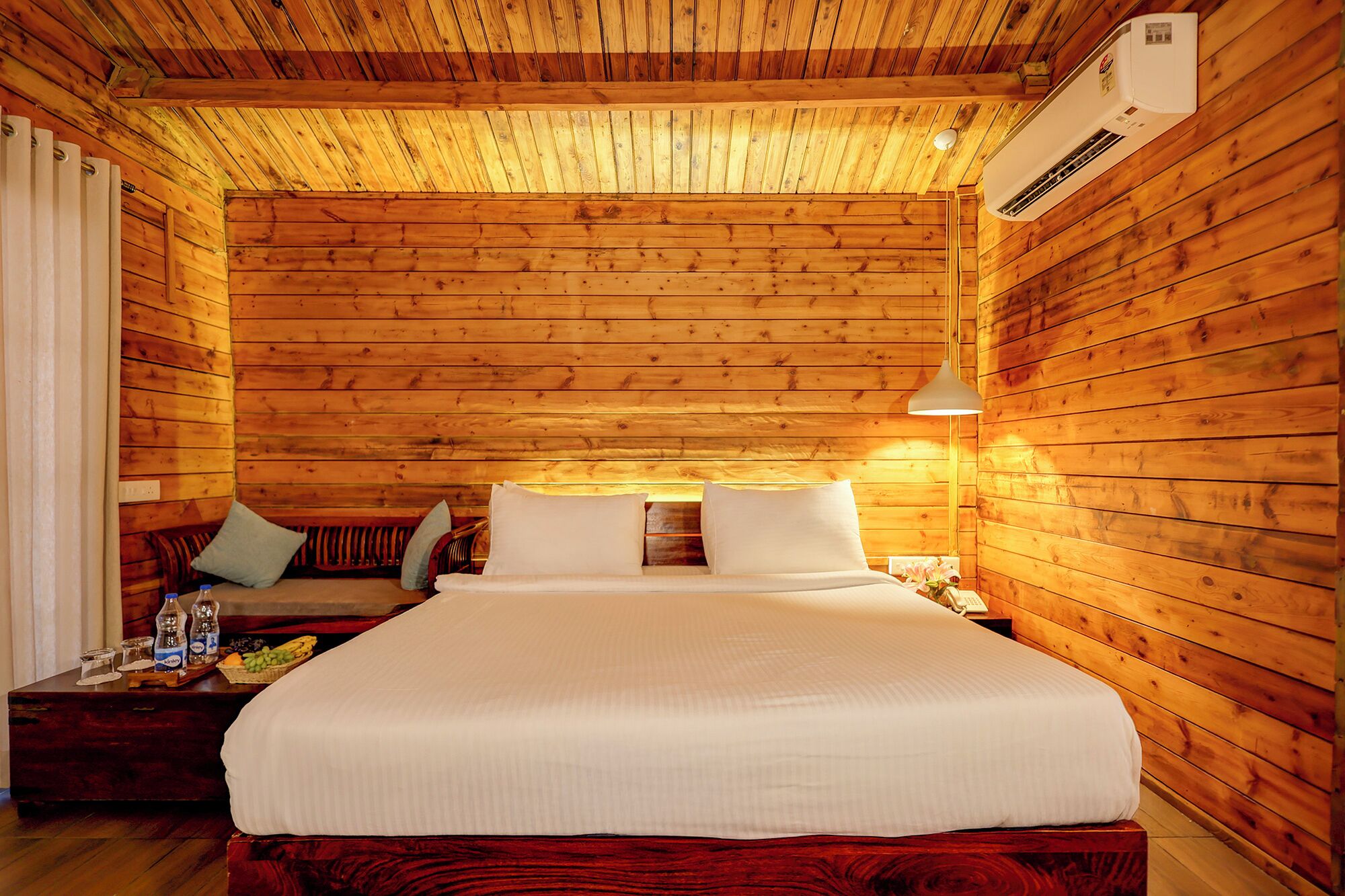 Egyptian cotton sheets, premium bedding, free WiFi, bed sheets