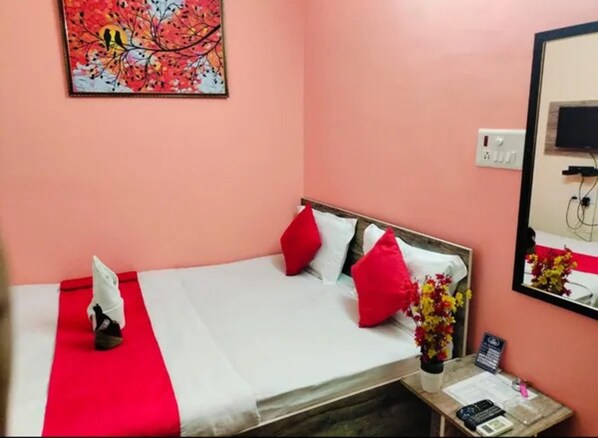 Egyptian cotton sheets, premium bedding, in-room safe, free WiFi