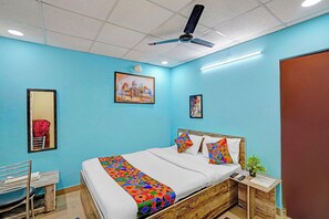 Egyptian cotton sheets, premium bedding, in-room safe, free WiFi