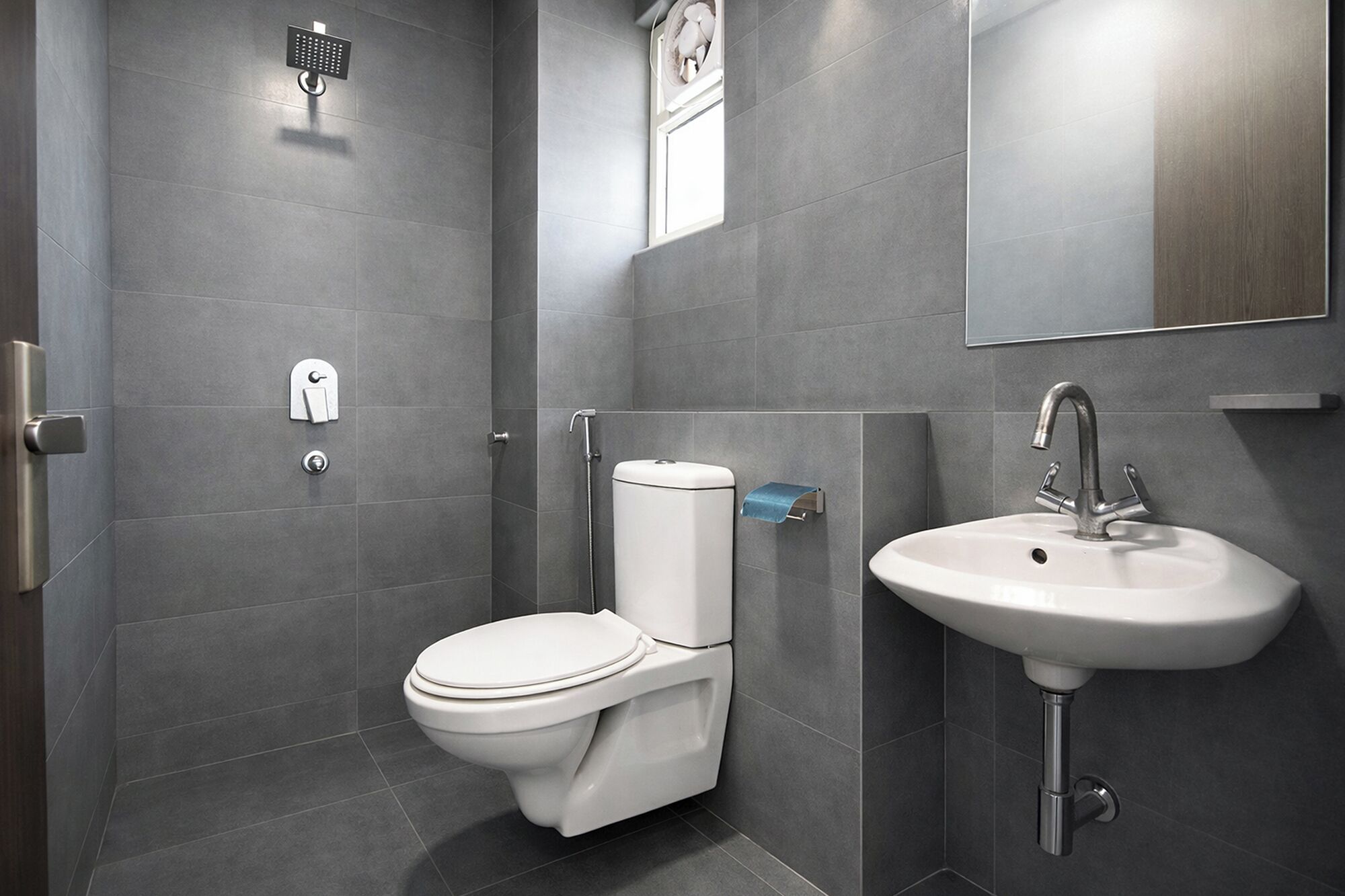 ฝักบัว, เรนชาวเวอร์, ของใช้ในห้องน้ำฟรี, ผ้าเช็ดตัว