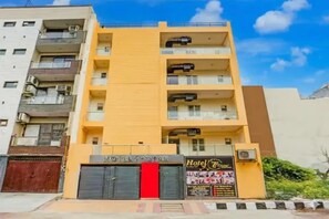 Exterior - Fabhotel Pp Residency By Yellow Saffron (New Delhi)